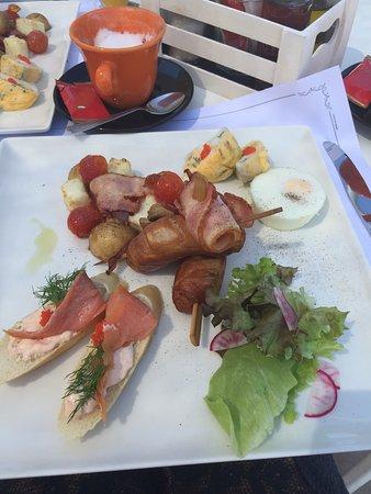 Baracas Lounge