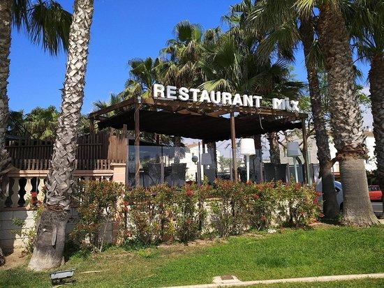 Mix La Pineda Restaurant