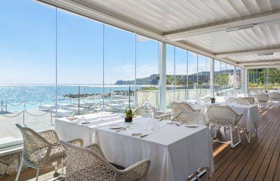Maxi's Restaurant