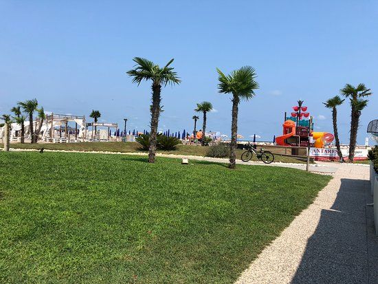 Le Tegnùe Beach
