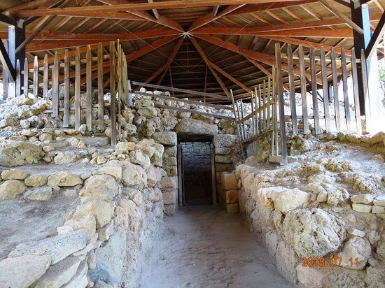 Mycenaean Tholos Tomb of Poros