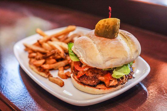 Syrens Bistro & Lounge