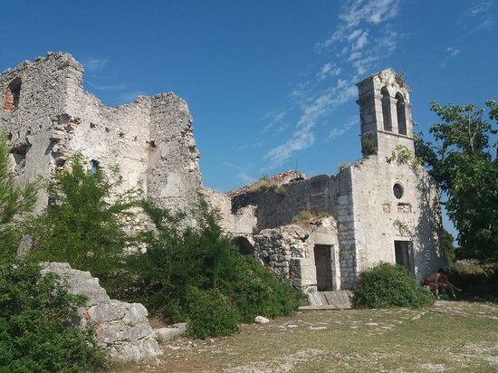 Osor Town Walls