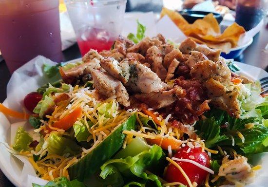 Buckets Bar & Grill