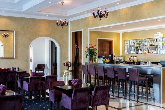 Le Salon Bar & Lounge