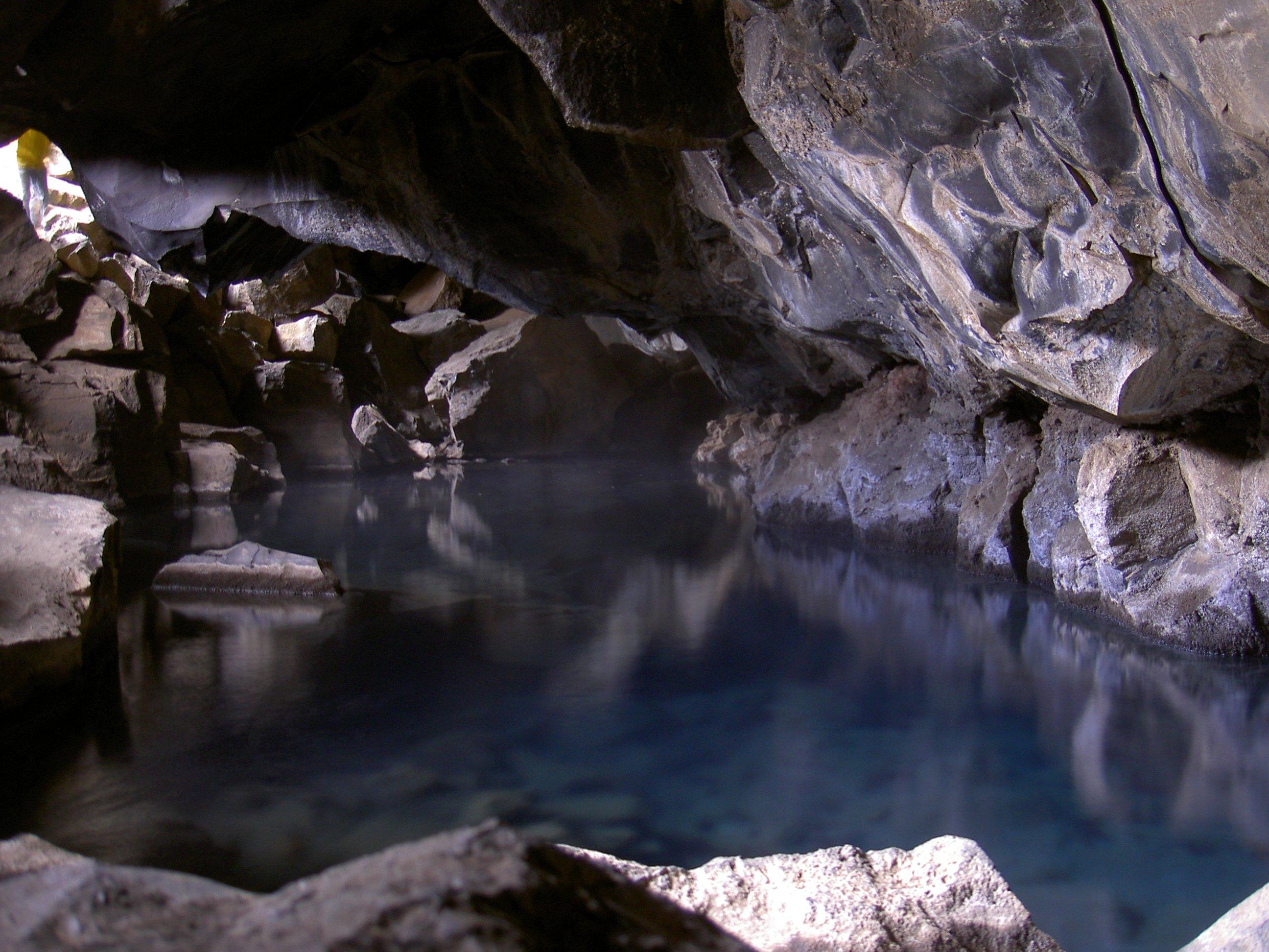 Grjotagja Cave