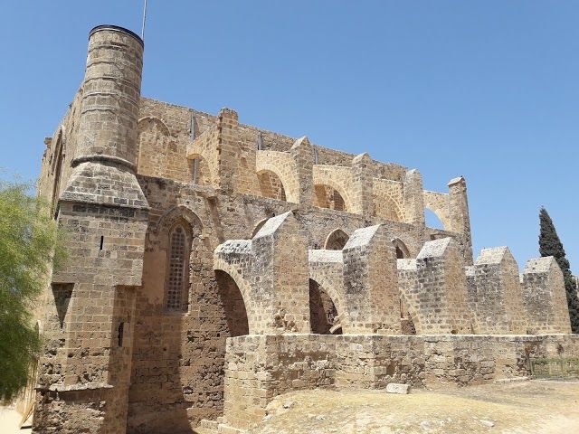 Tarihi Mağusa Surları