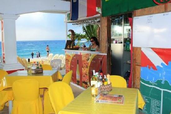 Pacific Divers Bar & Restaurant