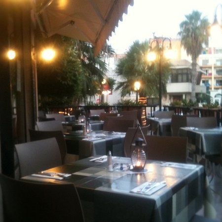 The Plum Tree Bar & Restaurant