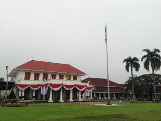 Grahadi Building