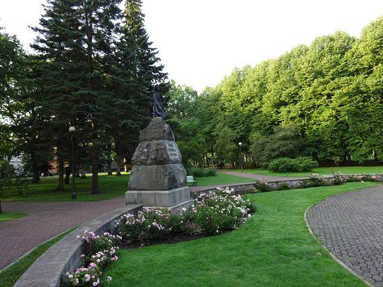 Lydia Koidula monument