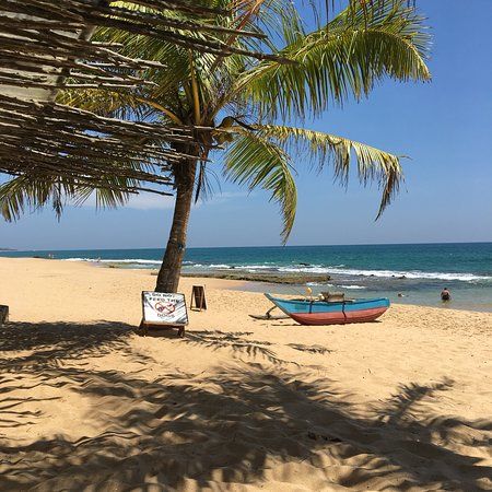 Marakolliya Beach