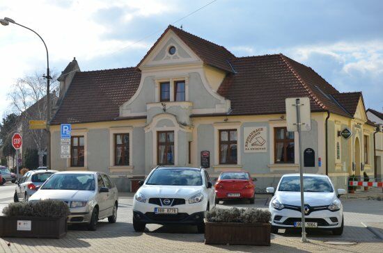 Restaurace a pizzerie Na knihovnE